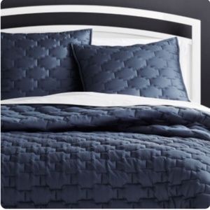 Palazzo Queen Quilt NWT